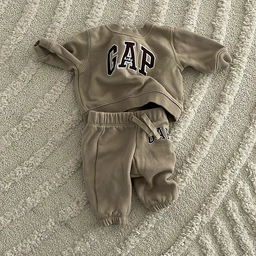 Gap baby beige track suit
